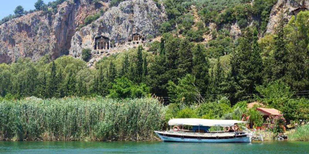 Türkiye’nin en güzel göllerinden biri! Aşk Adası da var şifalı suları da: Doğa ve su burada buluşuyor! 3